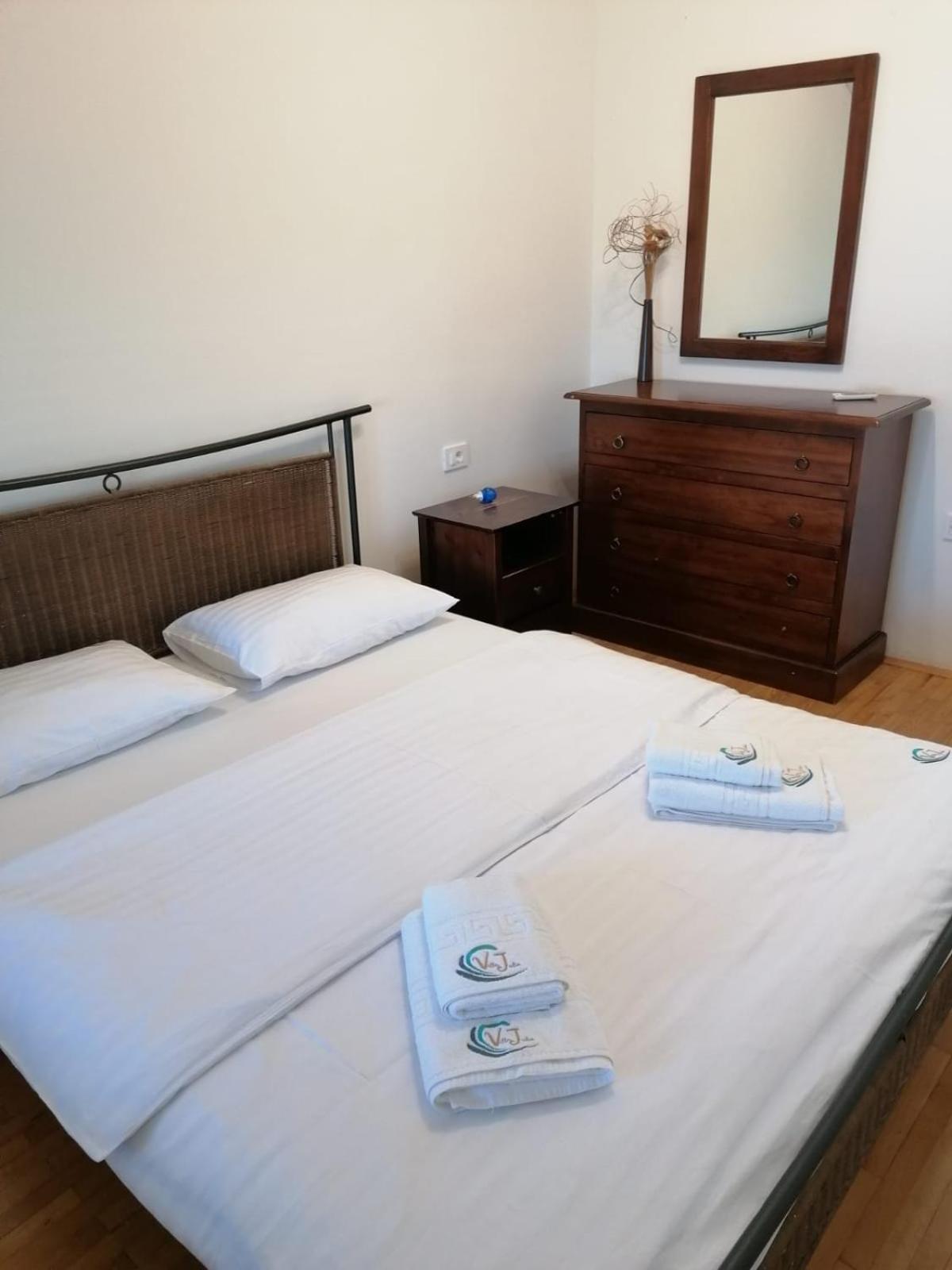 Apartments Villa Julia Trogir Eksteriør bilde