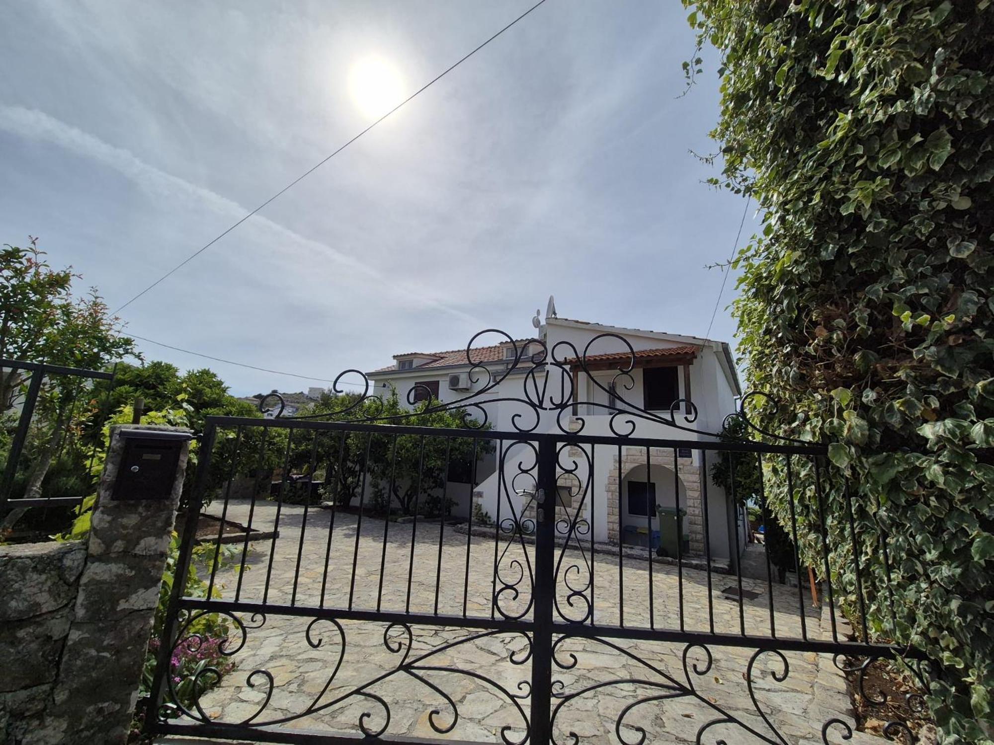 Apartments Villa Julia Trogir Eksteriør bilde
