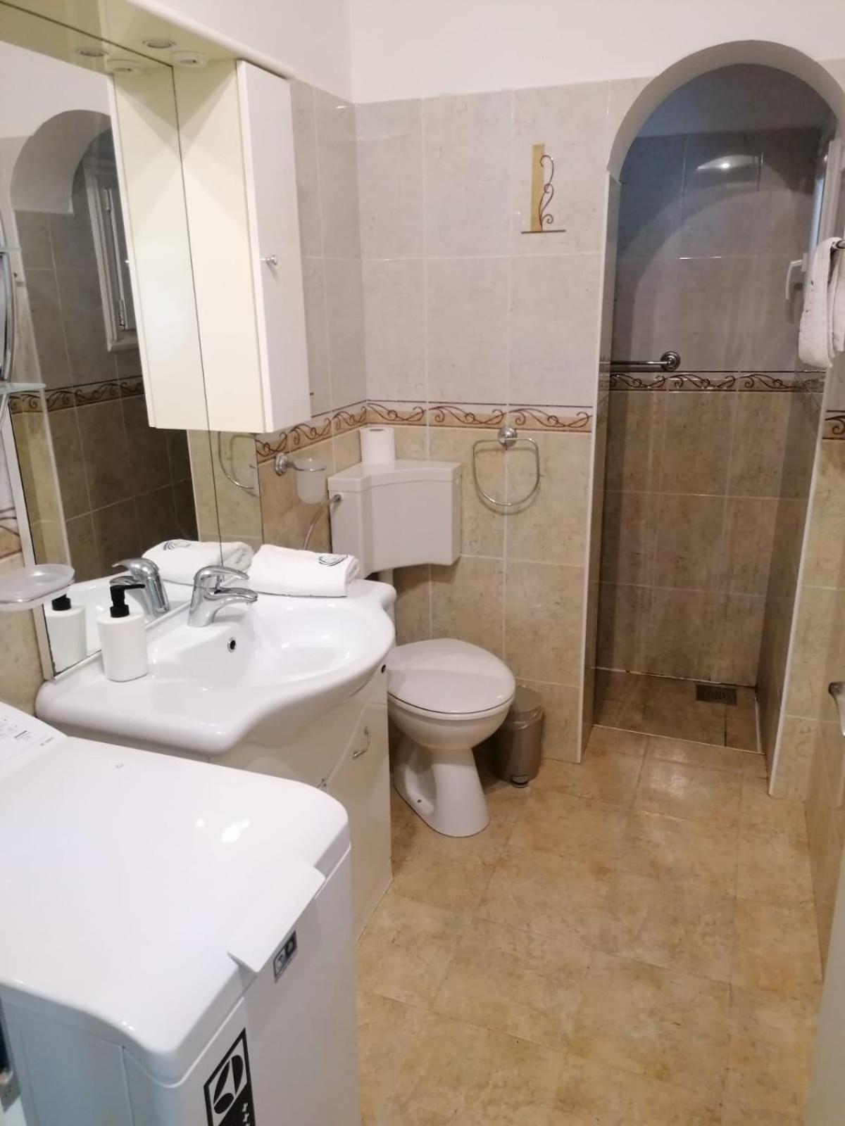 Apartments Villa Julia Trogir Eksteriør bilde
