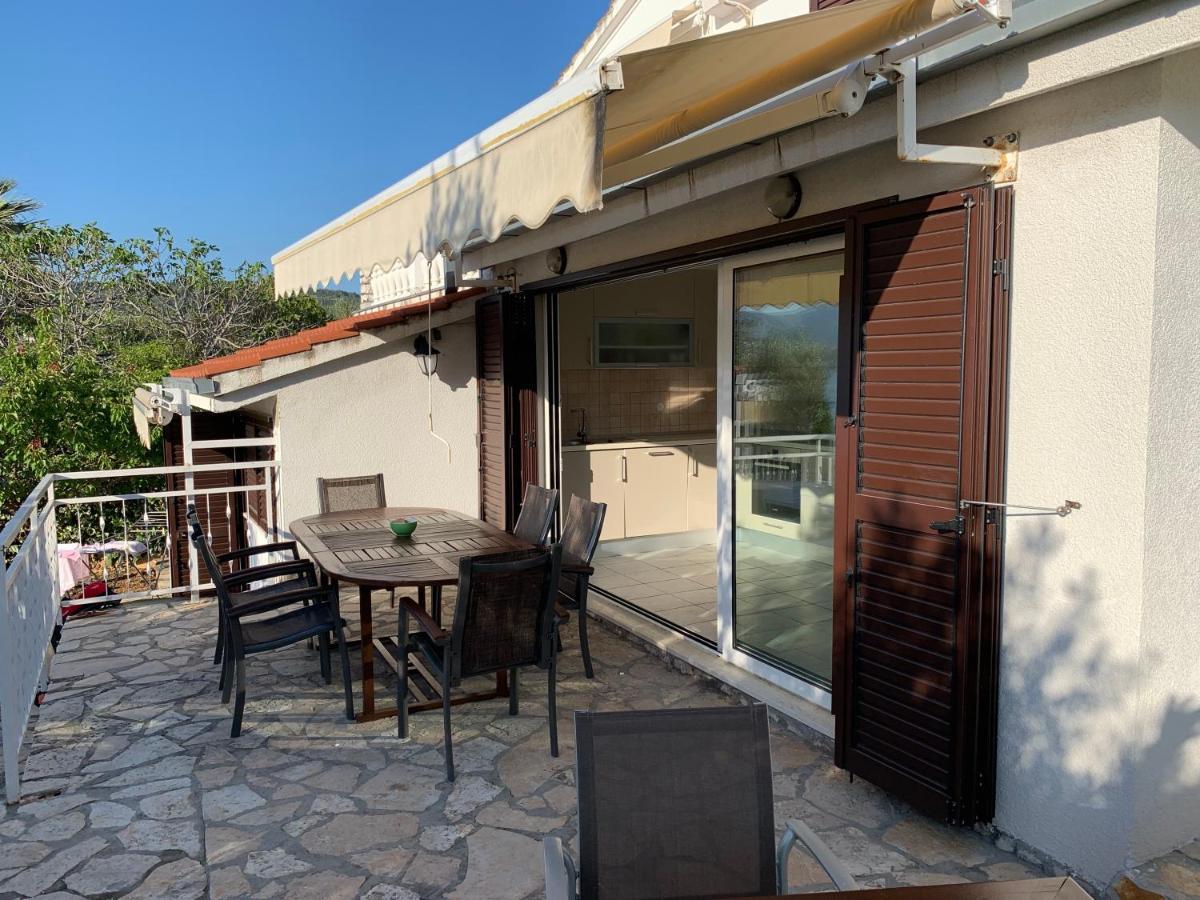 Apartments Villa Julia Trogir Eksteriør bilde